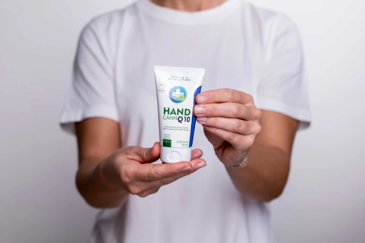 Annabis Handcann Q10 Naturalny Regenerujący Krem do Rąk z Koenzymem Q10 75 ml.jpg